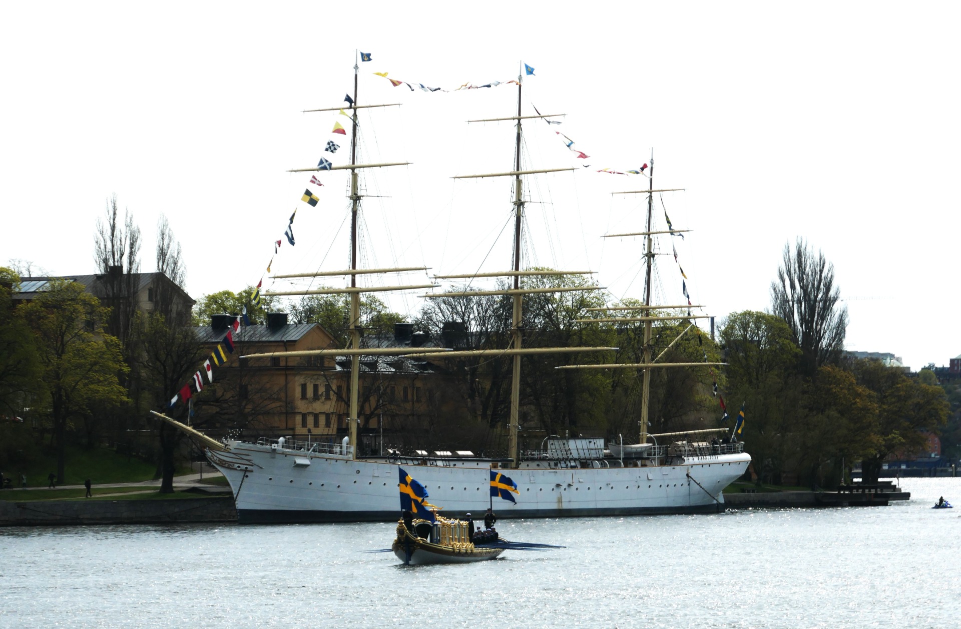 Kungaslupen Vasaorden och HMS af Chapman, som svenska flottan köpte 1923 och döpte om efter varvsamiralen Fredrik Henrik af Chapman. Foto: Sinikka Halme, CC BY-SA 4.0.